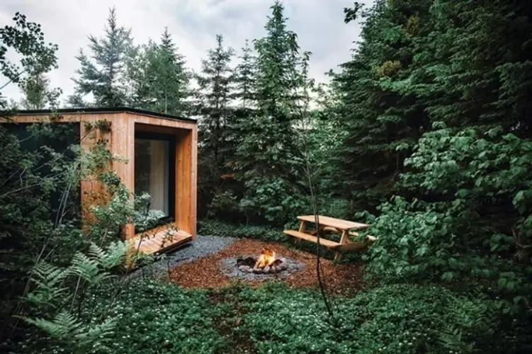 0285 53 long canadian tire container turned into minimalist micro tiny house smallhometours.com 3