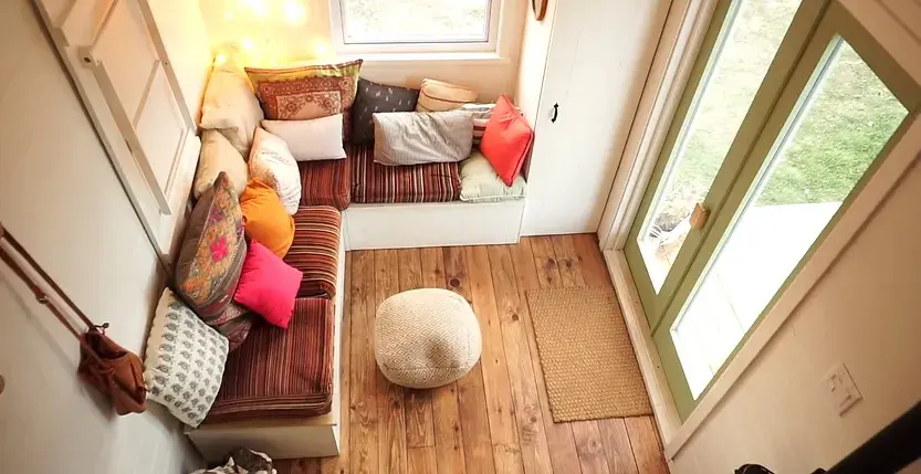 0295 Incredible tiny house built in 40 days smallhometours.com 2