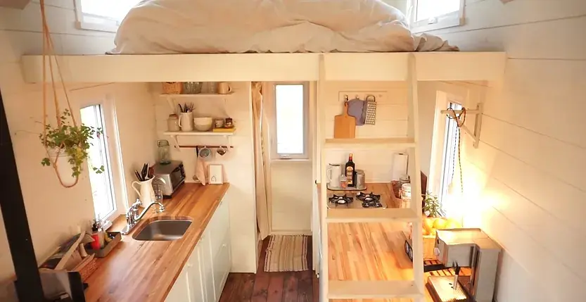 0295 Incredible tiny house built in 40 days smallhometours.com 5