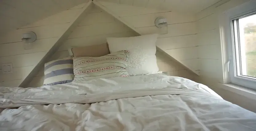 0295 Incredible tiny house built in 40 days smallhometours.com 6