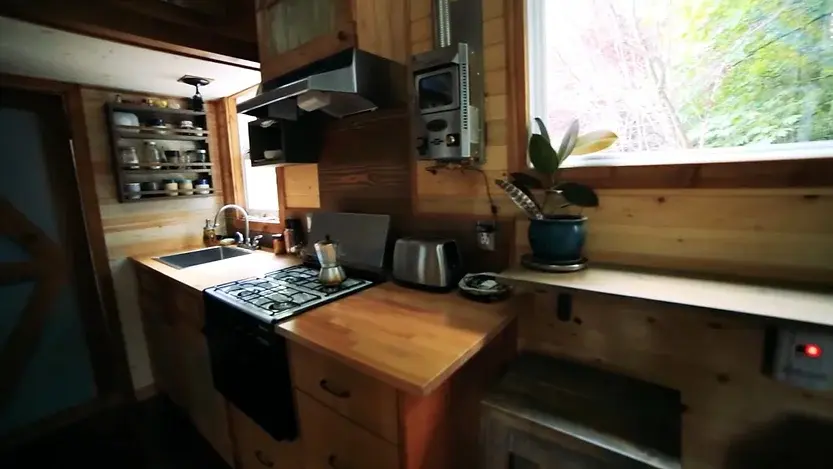 0302 A tiny house beautiful designed for very tall people smallhometours.com 4