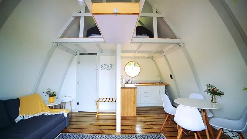 0305 Special floating tiny home build on pontoons smallhometours.com 7