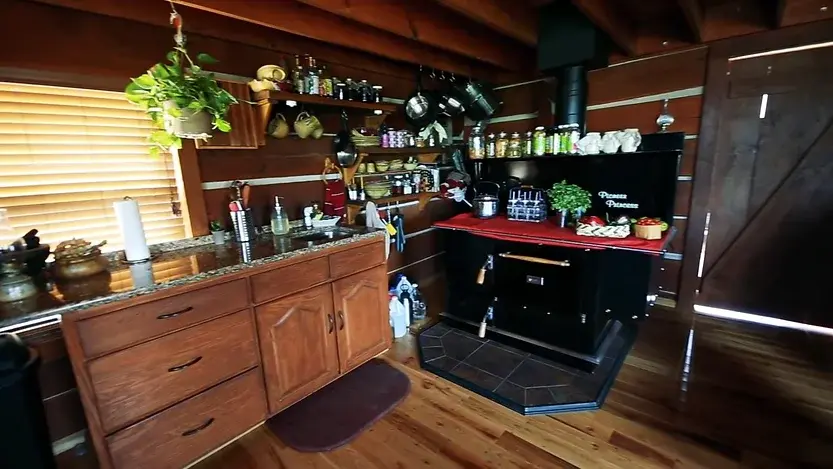 0314 A pioneer style beautiful cabin full off grid homesteading smallhometours.com 3