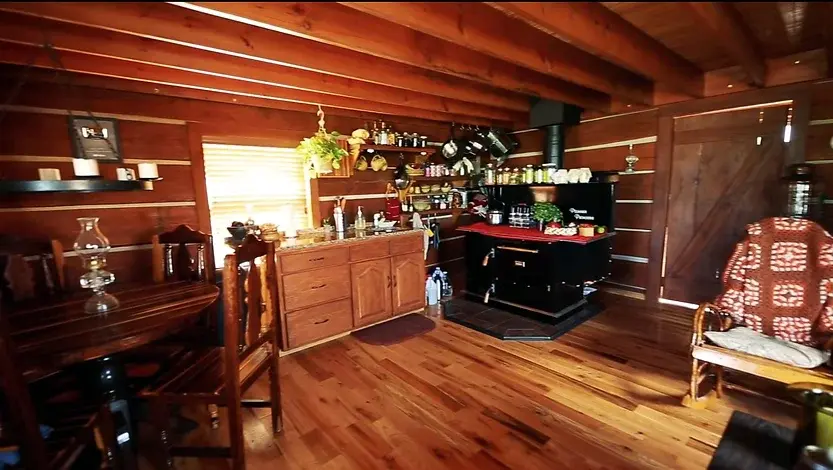 0314 A pioneer style beautiful cabin full off grid homesteading smallhometours.com 5