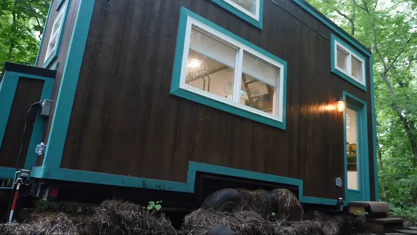 0316 230 sqft modern tiny house built on the same property of a very famous recording studio smallhometours.com 1