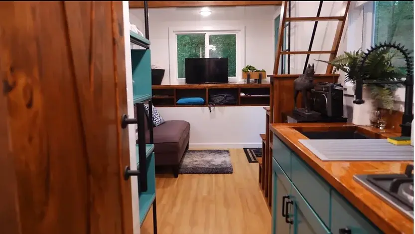 0316 230 sqft modern tiny house built on the same property of a very famous recording studio smallhometours.com 5