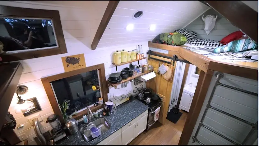 0318 Living in a 20 tiny house comfortably with 2 dogs smallhometours.com 4