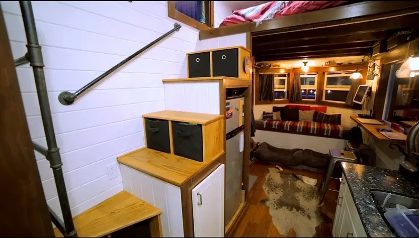 0318 Living in a 20 tiny house comfortably with 2 dogs smallhometours.com 6