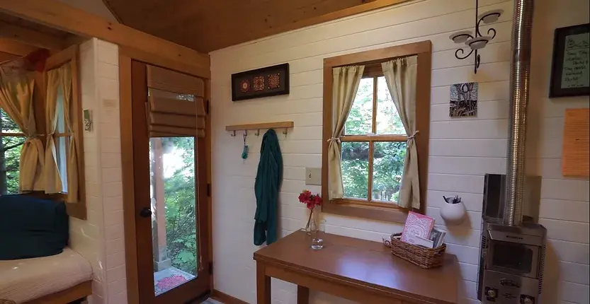 0320 Charming bayside tiny house great tips for future tiny house owners and builders smallhometours.com 5