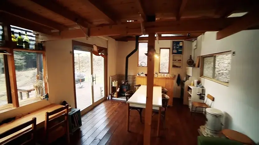 0323 A wonderful fusion of Japanese architecture and European style cabin smallhometours.com 3