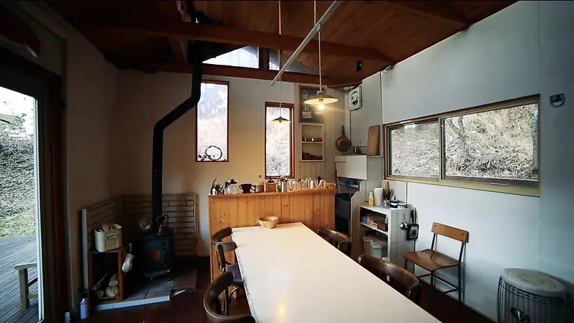 0323 A wonderful fusion of Japanese architecture and European style cabin smallhometours.com 5