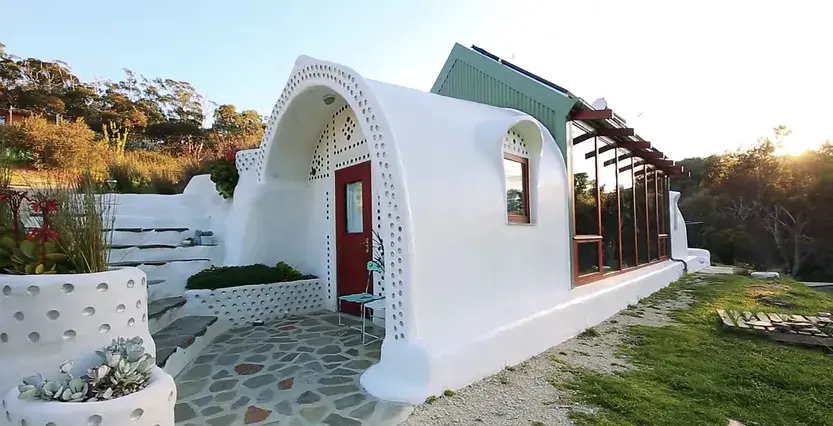0324 Impressive earthship with off the grid technology smallhometours.com 4