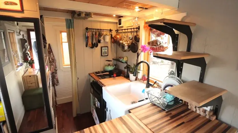 0325 A tiny house expert teacher builder The Lucky Linden tour smallhometours.com 4