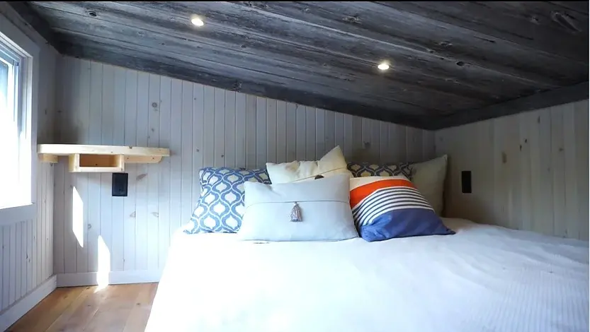 0326 Adorable 16 foot trailer tiny house with surprisingly spacious inside smallhometours.com 10