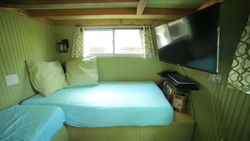 0331 DIY tiny house with permaculture village by a single mom smallhometours.com 6