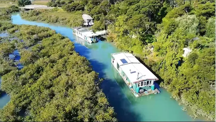 0341 Retired professional mime living in an off the grid house boat for 20 years smallhometours.com 1