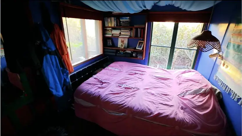 0341 Retired professional mime living in an off the grid house boat for 20 years smallhometours.com 3