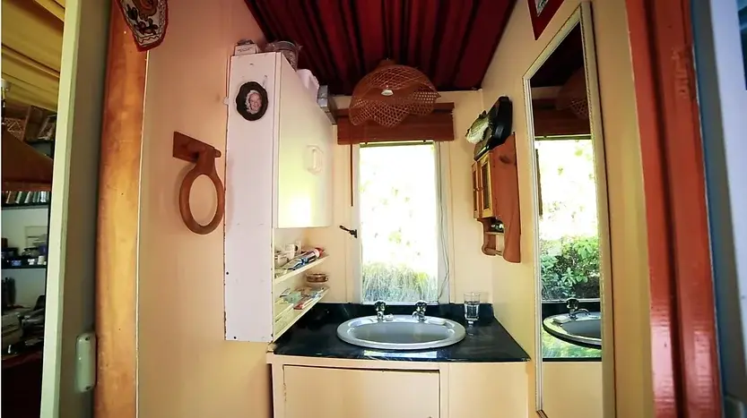 0341 Retired professional mime living in an off the grid house boat for 20 years smallhometours.com 7