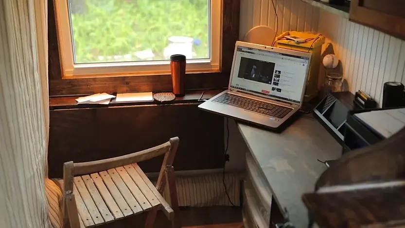 0357 College students DIY tiny house for only 15000 smallhometours.com 2