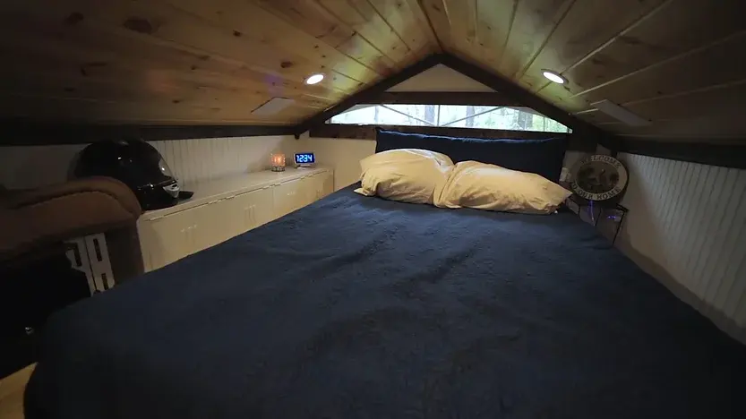 0357 College students DIY tiny house for only 15000 smallhometours.com 4