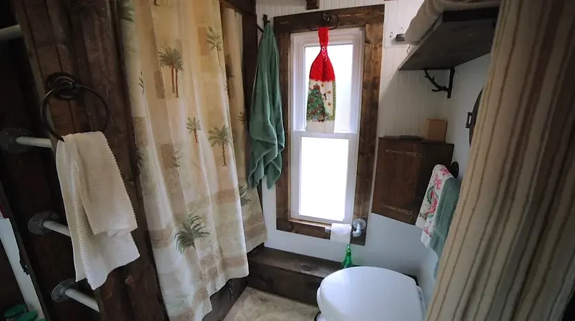 0357 College students DIY tiny house for only 15000 smallhometours.com 6