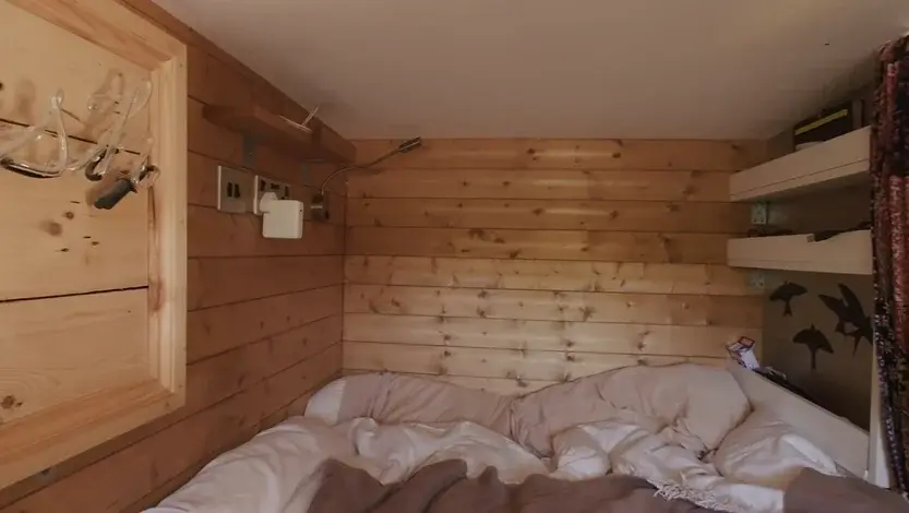 0358 Van conversion in to luxury off grid box van conversion smallhometours.com 4