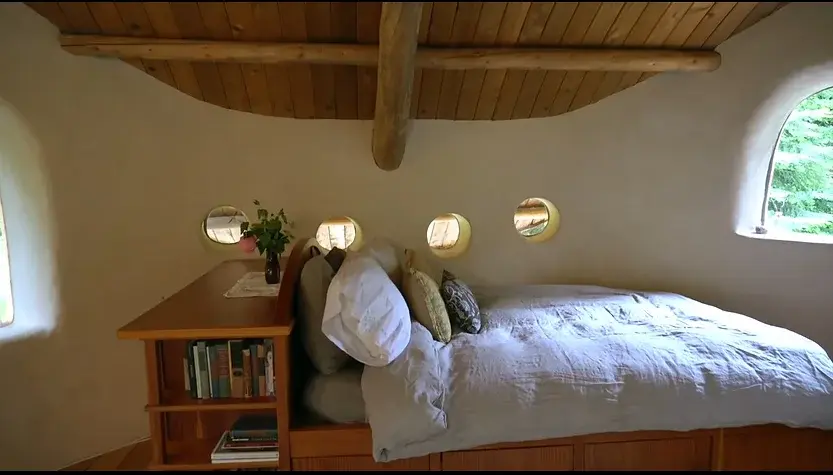 0359 Cozy cob cottage a sustainable green building smallhometours.com 3