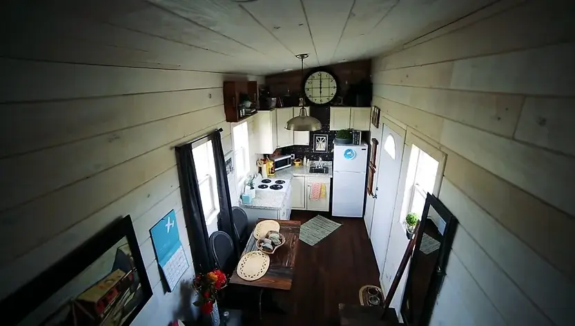 0365 23 years old woman escapes crazy rent with tiny house smallhometours.com 8