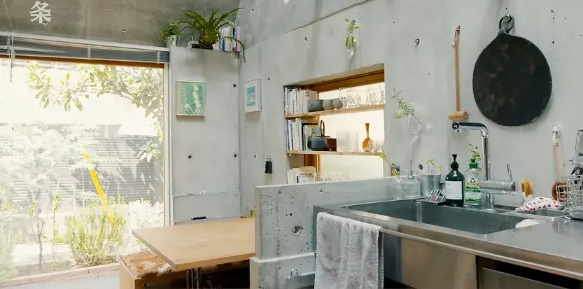 0374 Couple in the heart of tokyo on 18㎡ house smallhometours.com 3
