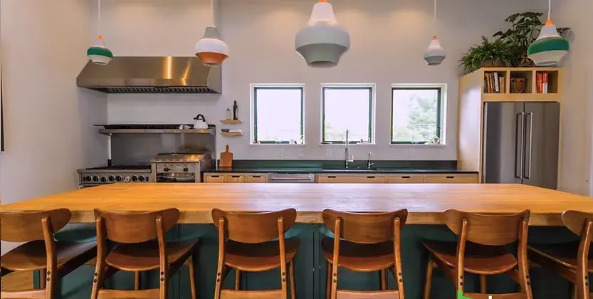 0376 Youve never seen a barn conversion like this before smallhometours.com 4