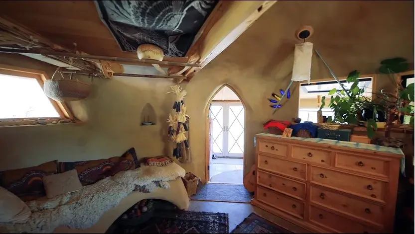 0377 Off the grid desert living in a tiny earthen home smallhometours.com 5