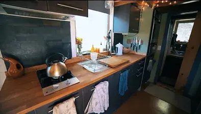 0386 Living simple to be mobile work remotely in DIY tiny house smallhometours.com 2