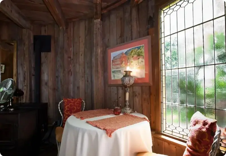 0388 Charming and romantic whimsical tiny house smallhometours.com 4