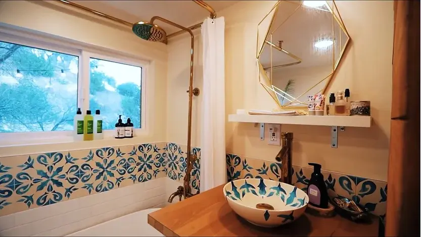 0400 She lives off the grid in her custom Moroccan styled tiny home smallhometours.com 5