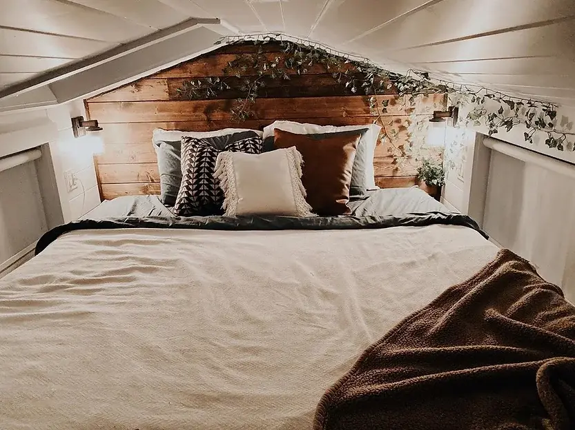 0401 Young couples gorgeous tiny house with a sauna smallhometours.com 3