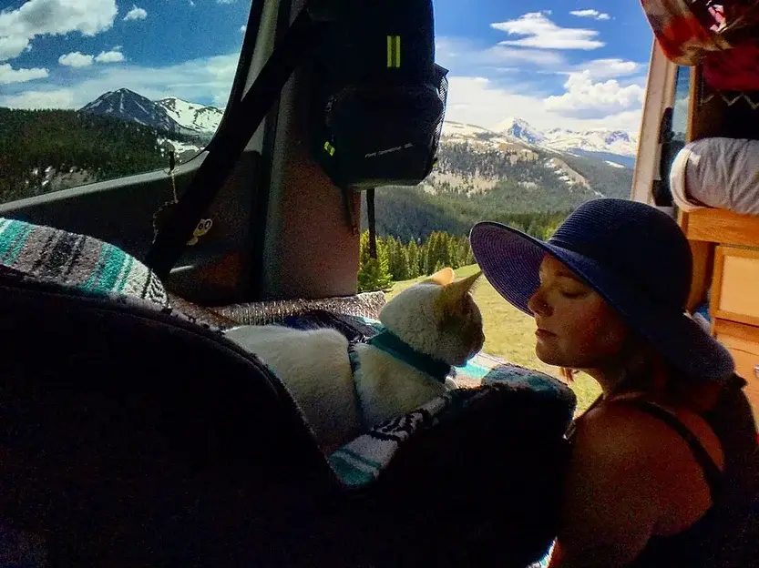 0402 She chose van life after suffering loss finds pure happiness on the road smallhometours.com 2