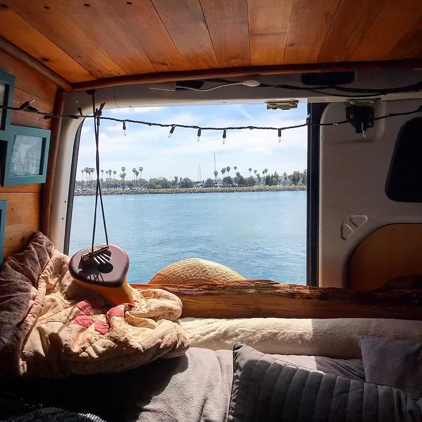 0402 She chose van life after suffering loss finds pure happiness on the road smallhometours.com 4