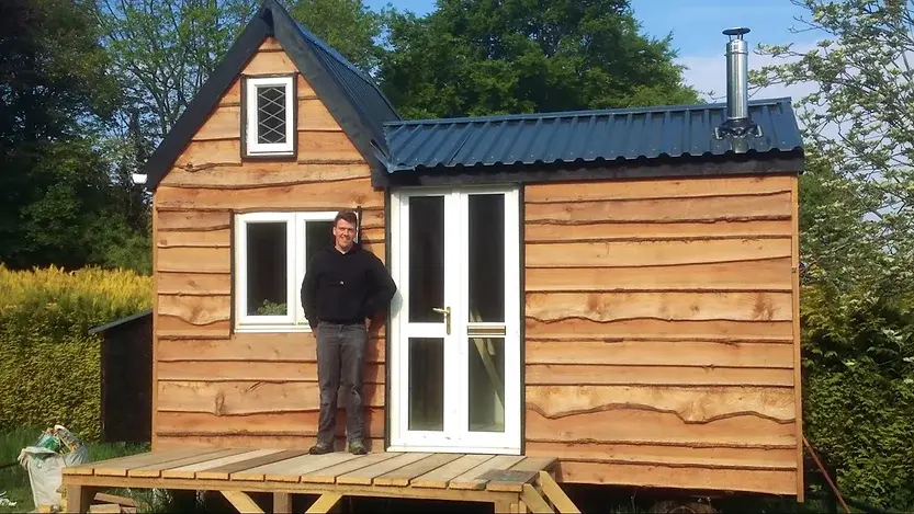 0403 17 year old builds tiny house for under US 8K smallhometours.com 2