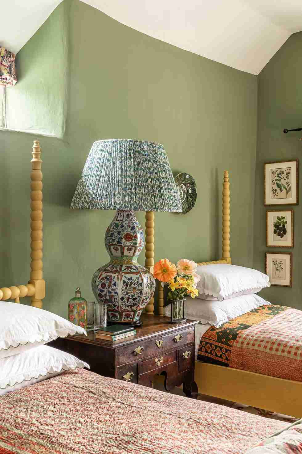 26 Twin Bed Ideas for Small Bedrooms That Work for Adults and Kids ...