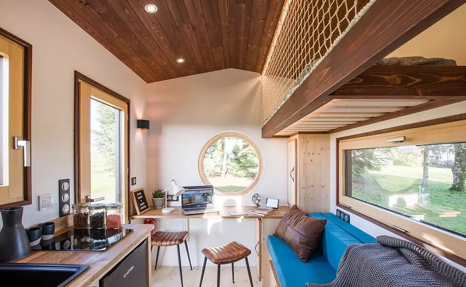 0423 This tiny house its on trailer of only 3.3m by 2.3m and still contains all the comfort smallhometours.com 4