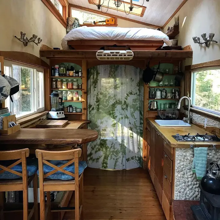 0427 Woman living in a cozy 22 long tiny house for 5 years smallhometours.com 3