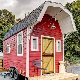 0428 A tiny house hotel for the people who can try out the tiny house lifestyle romantic tiny house smallhometours.com 1