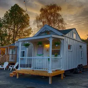 0428 A tiny house hotel for the people who can try out the tiny house lifestyle romantic tiny house smallhometours.com 10