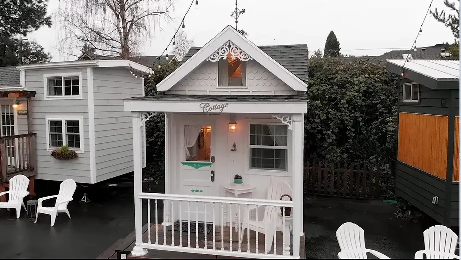0428 A tiny house hotel for the people who can try out the tiny house lifestyle romantic tiny house smallhometours.com 5