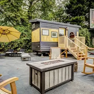 0428 A tiny house hotel for the people who can try out the tiny house lifestyle romantic tiny house smallhometours.com 7