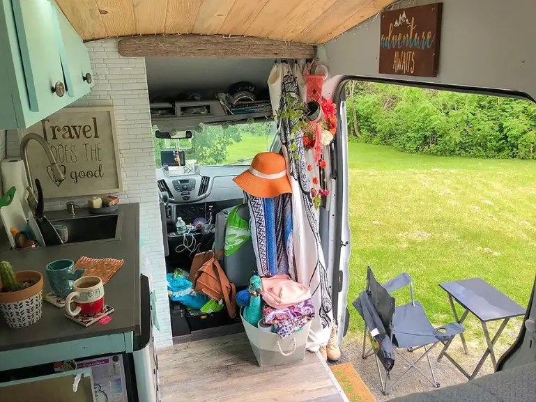 0429 Solo female traveler WVU grad sells everything to travel the country solo smallhometours.com 2