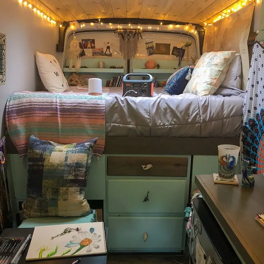 0429 Solo female traveler WVU grad sells everything to travel the country solo smallhometours.com 6