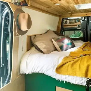 0431 Adventurous woman works full time on the road helping small businesses In her Mercedes van smallhometours.com 4