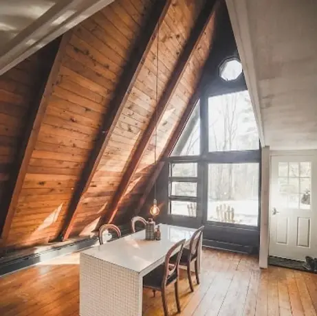 0450 This 638m² beautiful A frame cabin is blend of rustic and modern smallhometours.com 3