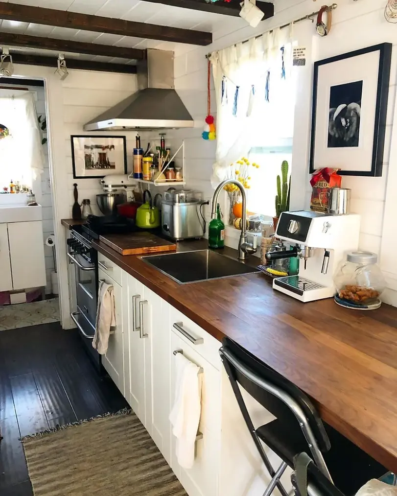 0451 She designed her own tiny home at 19 Yr Olds and moved into it straight after college smallhometours.com 3
